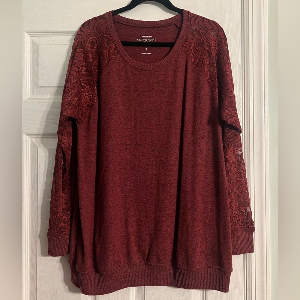 Torrid Super Soft Plush Lace Sleeve Raglan Sweatshirt Size 2 Never Worn